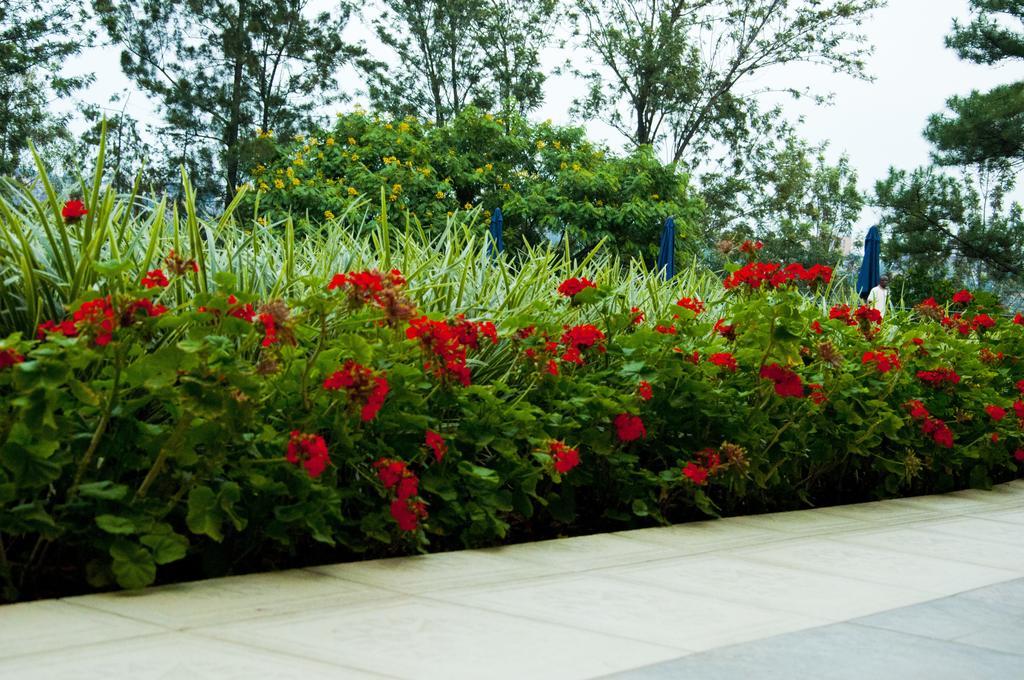 Gorillas Golf Hotel Kigali Exterior photo